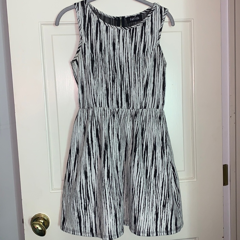 Black and white fab’rik dress size small